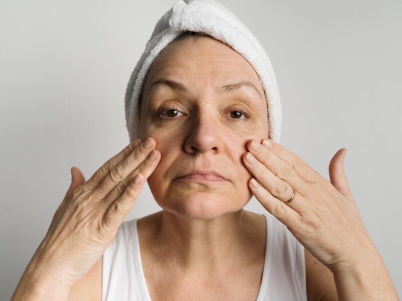 Techniques ciblées pour atténuer les poches sous les yeux